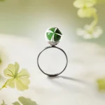 anello Quadrifoglio Fortuna GDA002, collezione Il Giardino dei Desideri di Mad Tea, in acciaio, vetro e vero quadrifoglio stabilizzate, regolabile in misura