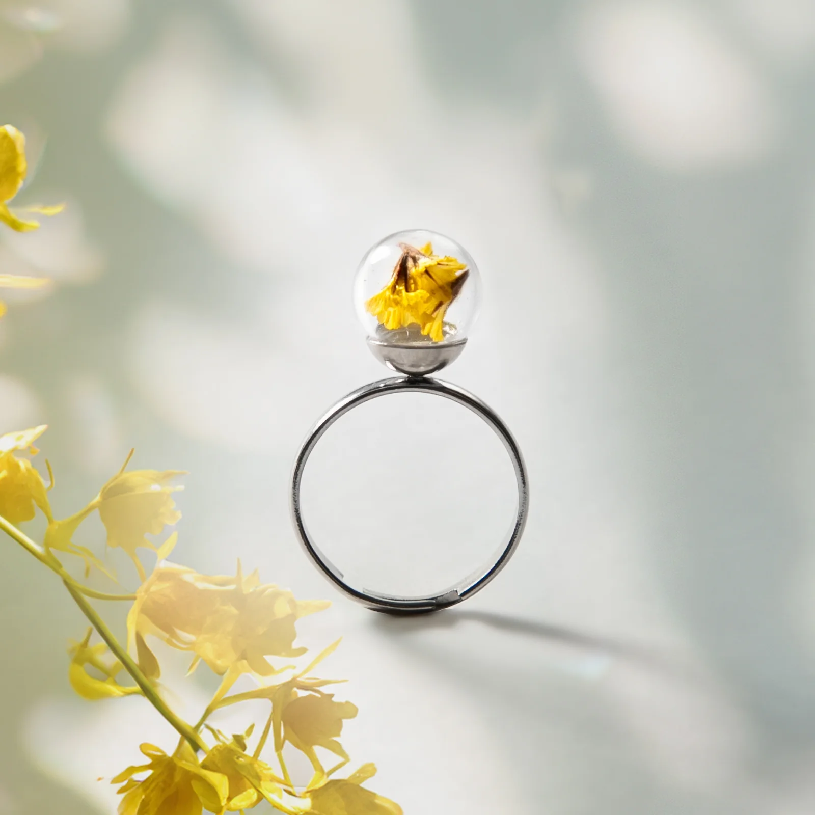 anello Limonio Resilienza GDA004, collezione Il Giardino dei Desideri di Mad Tea, in acciaio, vetro e vero limonio stabilizzato, regolabile in misura