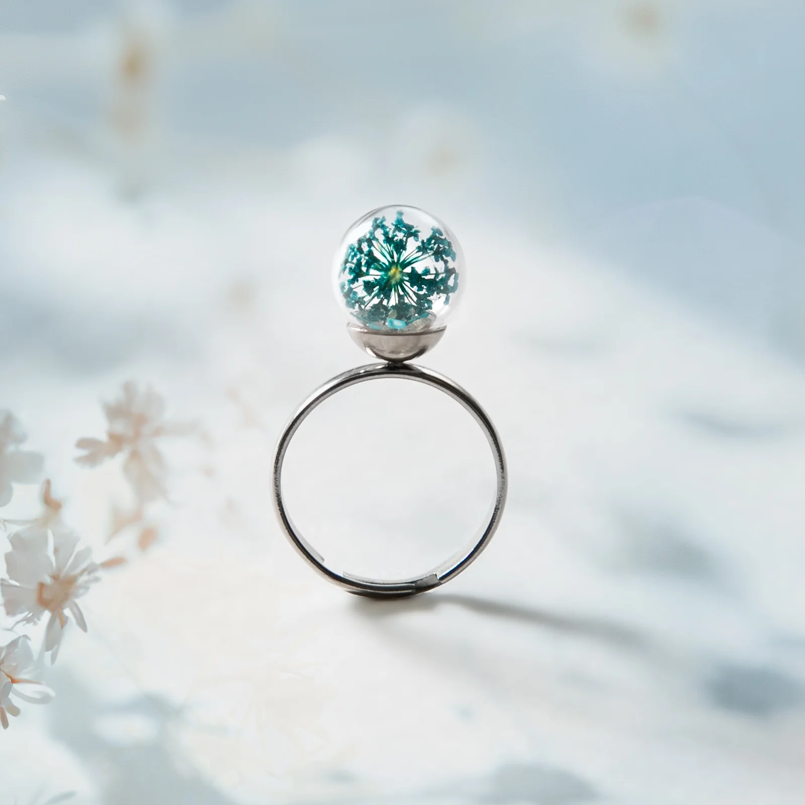 anello Pizzo della Regina GDA007, collezione Il Giardino dei Desideri di Mad Tea, in acciaio, vetro e veri fiori stabilizzati, regolabile in misura